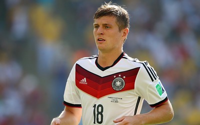 亿博电竞-加拉格尔拼抢时脚踝肿胀